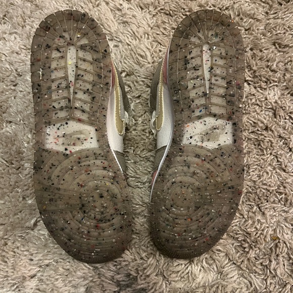 Nike White and Pink Sneakers - Picture 3 of 7